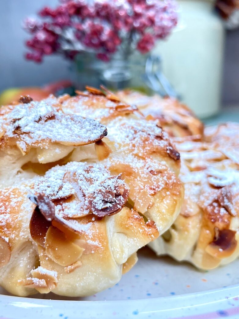 PUFF PASTRY APPLE TURNOVER